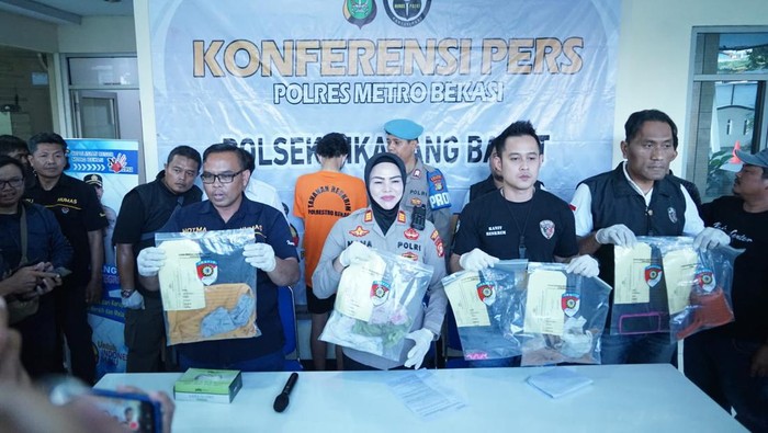 Polisi merilis kasus Nando bunuh istrinya di Bekasi