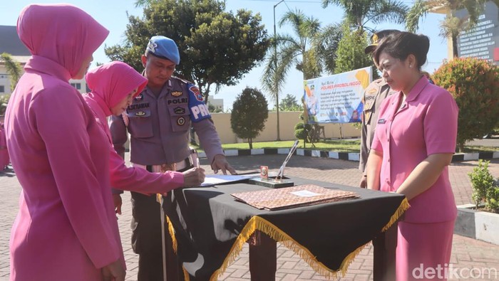 Polres Probolinggo Lakukan Penandatanganan Pakta Integritas Cegah Gaya Hedonisme Anggotanya