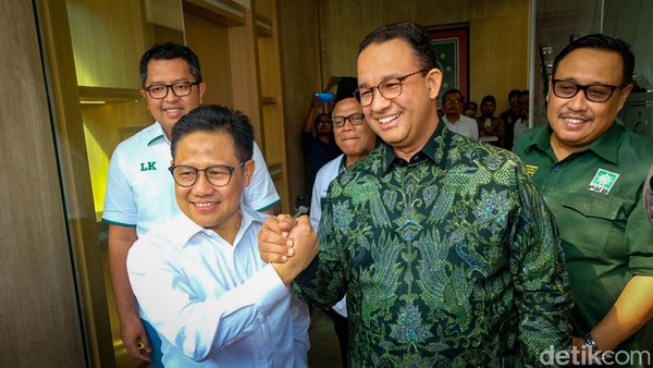 Anies Baswedan Berbatik Hijau ke Markas PKB, Disambut Cak Imin