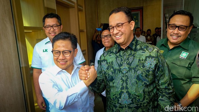 Bacapres Anies Baswedan tiba ke kantor DPP PKB, Jakarta. Ia disambut Ketum PKB yang juga bacawapres, Muhaimin Iskandar (Cak Imin), Senin (11/9/2023).