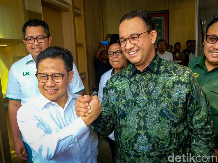 Anies Baswedan Berbatik Hijau ke Markas PKB, Disambut Cak Imin