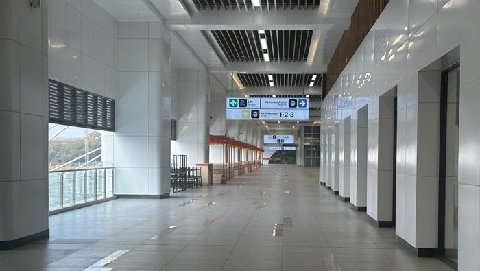Potret Stasiun Halim Usai Ada Percikan Api di Atap Peron Potret Stasiun Halim Usai Ada Percikan Api di Atap Peron