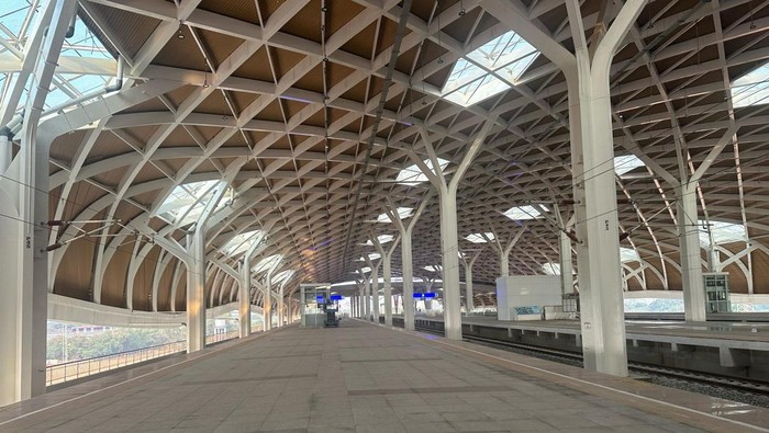 Potret Stasiun Halim Usai Ada Percikan Api di Atap Peron