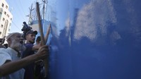Sejauh ini, belum ada tata cara mengajukan permohonan untuk mendapatkan satu apartemen tersebut. Faksi Hamas yang berkuasa di Gaza dan Otoritas Palestina berselisih mengenai siapa yang akan menempati rumah tersebut. (AP Photo/Adel Hana)  