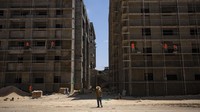 Pada tahun 2021, Mesir mendanai proyek perumahan yang merupakan upaya rekonstruksi Gaza senilai 500 juta dolar AS. Proyek ini meningkatkan harapan bagi ratusan keluarga yang kehilangan rumah mereka akibat serangan Israel. (AP Photo/Fatima Shbair)  