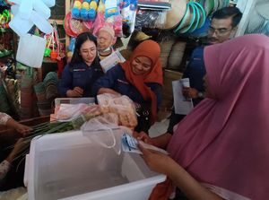 Gerebek Pasar di Karanglewas, BRI Sosialisasikan Transaksi QRIS