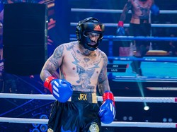 Waktu habis, Jerinx kalah telak di ronde keempat. Adapun pertandingan digelar pada pukul 00.30 Wita, Senin (11/9/2023).