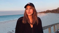 Sabrina ternyata punya hobby travelling juga loh. (Foto: Instagram @sabrinaeben)