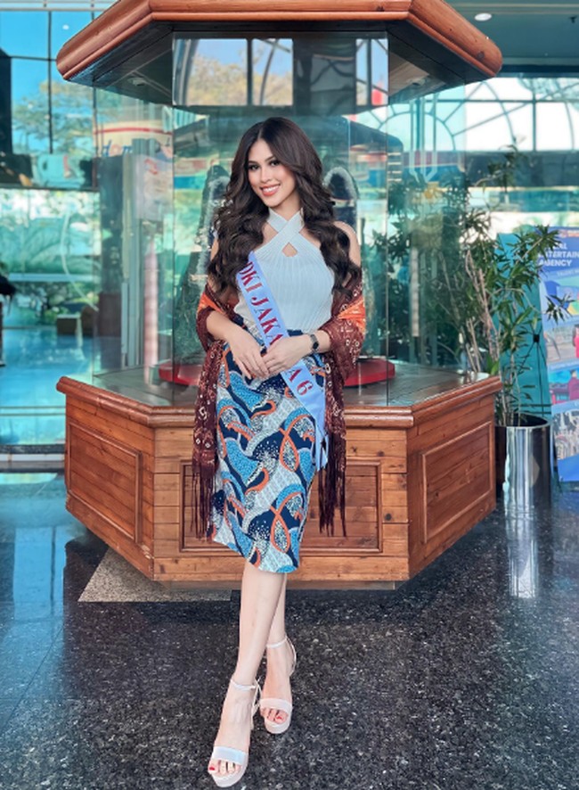 2023 tampaknya menjadi ‘tahunnya’ Sabrina Eben. Wanita kelahiran 13 April 1999 itu dinobatkan sebagai Puteri Indonesia DKI Jakarta 6 2023. Ia mewakili DKI Jakarta 6 pada ajang kecantikan Puteri Indonesia. Foto: Instagram @sabrinaeben 