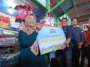 Pakai QRIS BRI, Pedagang Pasar Karanglewas Ketiban Rezeki Nomplok