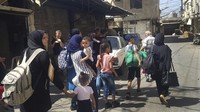 Maher Shabaita, kepala Fatah di wilayah Sidon, mengatakan kepada kantor berita Associated Press bahwa kelompok-kelompok Islamis itu telah melancarkan serangan pada Kamis malam dalam upaya guna mencegah rencana pasukan Palestina untuk membersihkan militan dari sekolah-sekolah yang mereka tempati di kamp tersebut. (AP Photo/Mohammed Zaatari)  