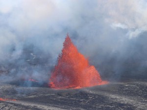 Terpopuler: Lava Menyembur Setinggi 300 Meter, Taman Nasional Langsung Ditutup