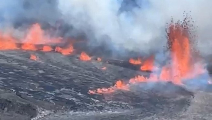A view of volcanic activity at the Halemaumau Crater, in Hawaii, U.S. September 10, 2023 in this picture obtained from social media. Big Island VIP/via REUTERS  THIS IMAGE HAS BEEN SUPPLIED BY A THIRD PARTY. MANDATORY CREDIT. NO RESALES. NO ARCHIVES.