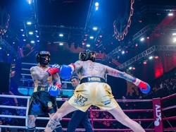 Jerinx yang tadinya agresif pada ronde pertama, permainannya mulai turun pada ronde kedua. Ia juga tak mampu menghindari tinjuan dari komika berusia 32 tahun itu. Kelemahan tersebut mulai dimanfaatkan Uus.