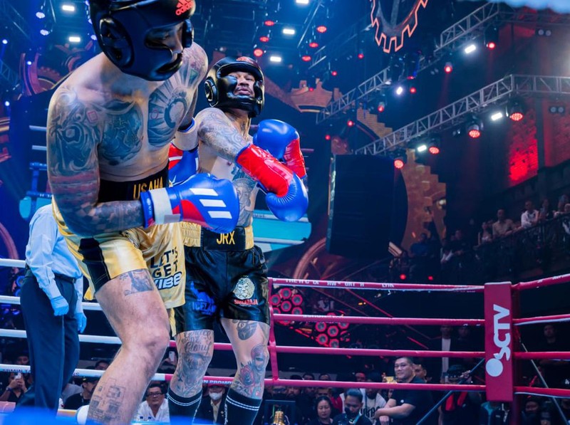 Uus terlihat kalem pada ronde awal adu jotos. Uus tak banyak melayangkan jotos pada ronde pertama tersebut. Ia lebih banyak menunggu dan memilih menghindari pukulan dari Jerix.(Dok HSS 3 Bali)