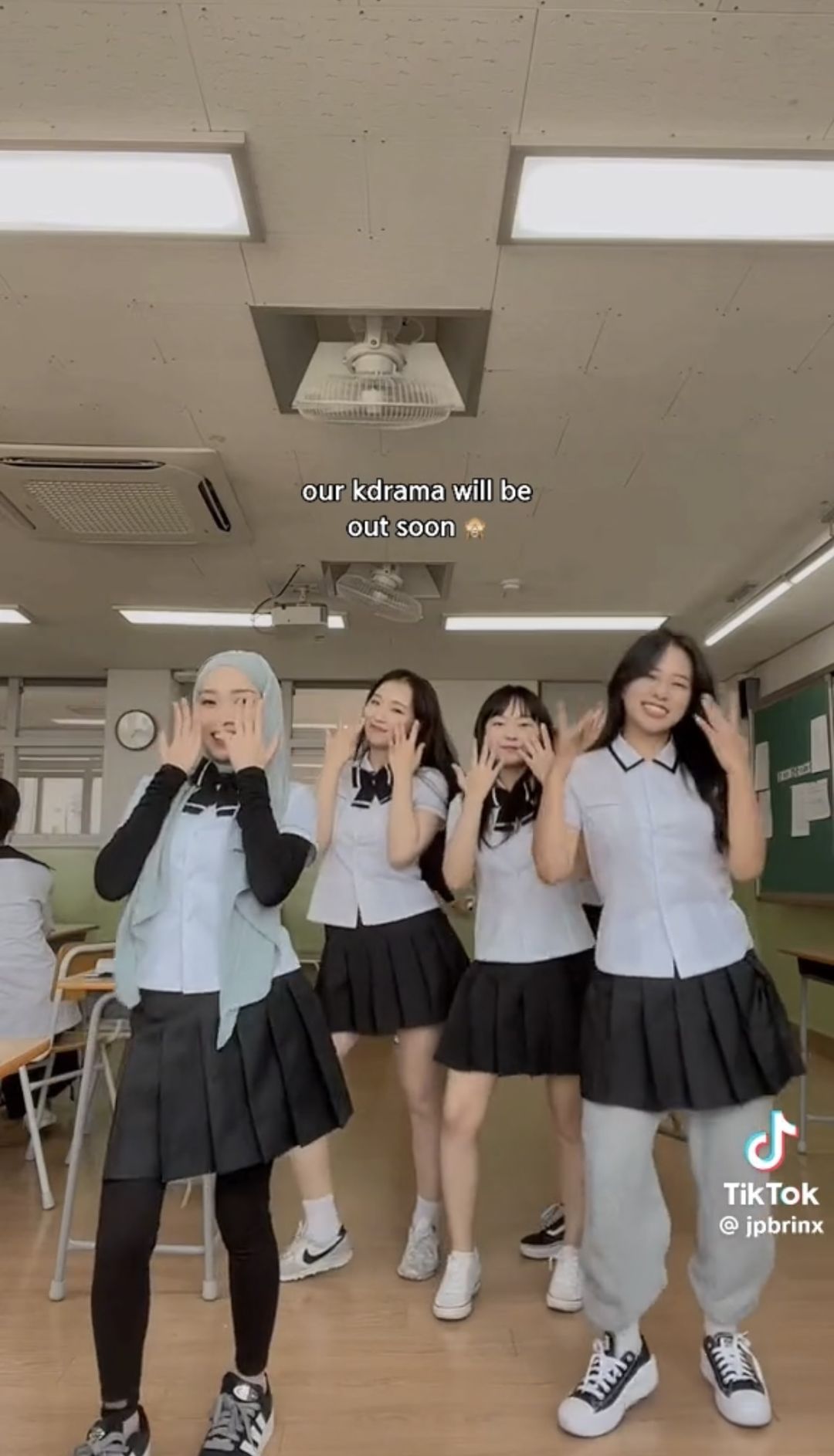 Viral Hijabers Sabrina Azhar Main Drama Korea Jadi Korban Bully, Ini Sosoknya