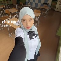 Seorang content creator asal Malaysia, Sabrina Azhar viral usai membintangi drama Korea Girl in the Mirror. Pasalnya drama Korea nyaris tidak pernah menampilkan pemain wanita berhijab.Foto: dok. TikTok @jpbrinx