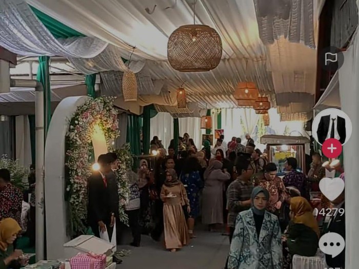 Viral resepsi pernikahan di Pasar Ngijon Sleman, Minggu (10/9/2023).