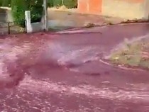 Wow! Tangki Meledak, 2,2 Juta Liter Wine Membanjiri Jalanan di Portugal