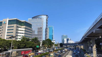 Sering-sering Dong, Sekangen Ini Rasanya Lihat Birunya Langit Jakarta