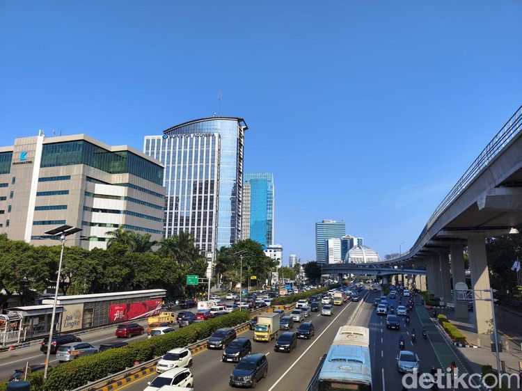 Sering-sering Dong, Sekangen Ini Rasanya Lihat Birunya Langit Jakarta