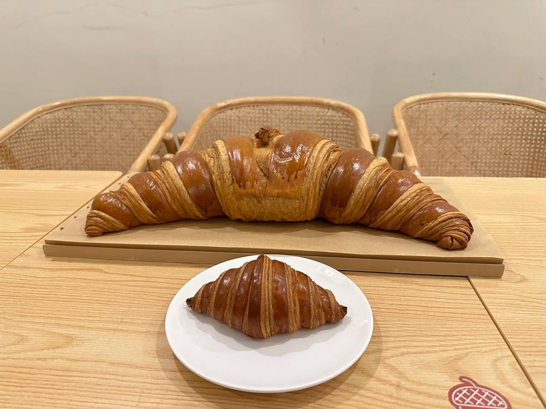 Croissant jumbo di Kanada dan Singapura