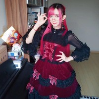 Selama dua tahun belakangan, ia berdandan seperti datang ke acara cosplay meski butuh waktu paling tidak dua jam untuk tampil demikian. Foto: Twitter D-Jiang