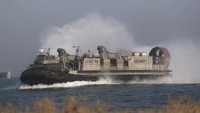 Sebuah kapal pendarat Angkatan Laut AS ikut serta dalam operasi pendaratan amfibi. Selain itu, latihan bersama ini juga bertujuan meningkatkan interoperability TNI dan US Indopacom, dalam hal kapasitas untuk merencanakan operasi gabungan bersama; mengembangkan operasi multilateral/combined pada level taktis, dan memperkuat hubungan antara TNI dan US Indopacom. AP/Trisnadi