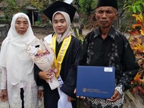 Kisah Dyana, Putri Petani di Sleman yang Jadi Wisudawan Termuda UNY