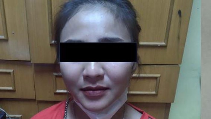 FM (24) ditangkap polisi karena menyayat wajah istri dari mantan pacarnya di Tambora, Jakarta Barat.
