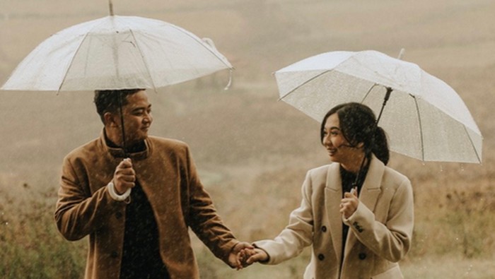 Foto prewedding di Bromo ini menjadi sasaran netizen yang salah komentar, viral di media sosial.