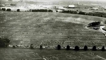 111 Pertandingan Sepak Bola Dimainkan Di Hackney Marshes, London, Inggris Pada Tahun 1962 Foto: Boredpanda