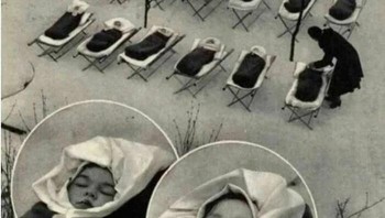 Bayi Dibiarkan Tidur di Luar Dalam Cuaca Dingin, Memperkuat Sistem Kekebalan Tubuhnya, Moskow, Uni Soviet, 1958 Foto: Boredpanda