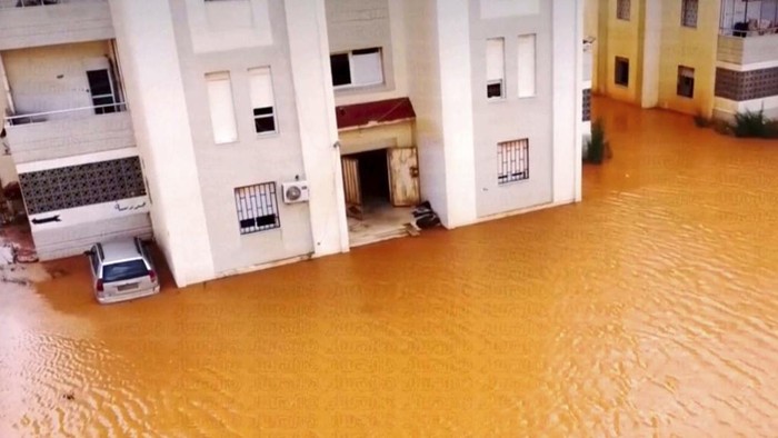 Foto Udara Libya Dikepung Banjir Akibat Badai Daniel Streets a flooded after storm Daniel in Marj, Libya, Monday, Sept. 11, 2023. The head of one of Libyaβs rival governments says that 2,000 people are feared dead in flooding that swept through the eastern parts of the north African nation. (Libya Almasar TV via AP)