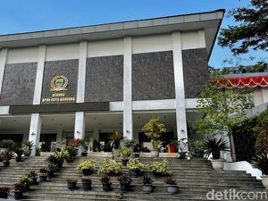 Raperda PKL Kota Bandung Bakal Batasi Peran Satpol PP