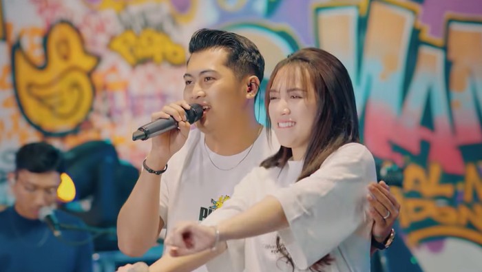 Happy Asmara dan Delva menyanyikan lagu Sia-sia Mengharap Cintamu.