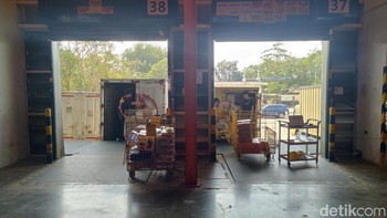 Untuk total kapasitas penyimpanannya lebih dari 350 ribu meter persegi, dengan 15 ribu lebih karyawan dan mitra. Foto: (Panji Saputro/detikINET).