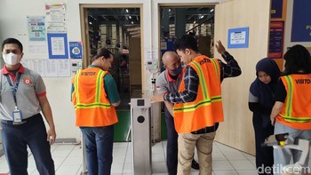 DetikINET mendapat kesempatan menyambangi gudang Lazada Indonesia yang berada di Cimanggis, Depok, Jawa Barat, pada Selasa (12/9/2023). Foto: (Panji Saputro/detikINET).