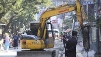 Jalan yang diubah menjadi jalur pejalan kaki dimulai di Jalan Blora sebelum pertigaan terowongan Kendal.