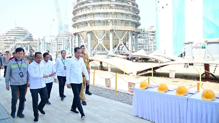 Jokowi Tinjau Pabrik Petrokimia Lotte Rp 60 T di Cilegon
