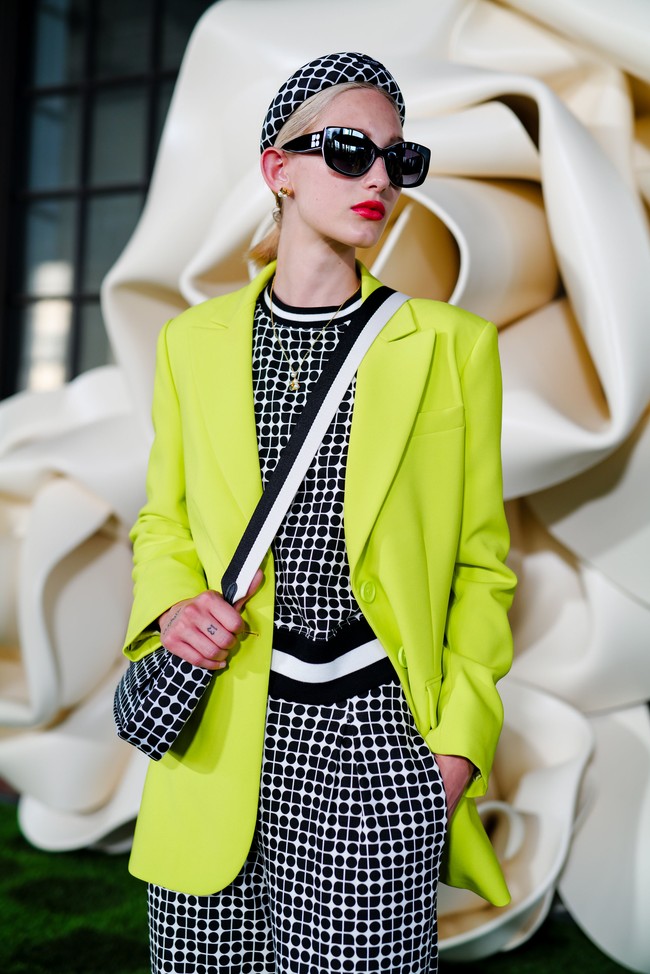 Inilah koleksi terbaru Kate Spade New York Spring 2024. Koleksi ini penuh dengan warna-warna musim semi yang cerah. Foto: Dok. Kate Spade.