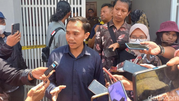 Kuasa hukum keluarga Wahyu Dian Silviani, Ainul Yaqin, saat wawancara kepada awak media di Perumahan Graha Sejahtera Tempel, Kecamatan Gatak, Kabupaten Sukoharjo, Selasa (11/9/2023).