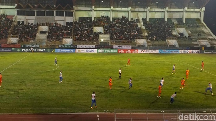 Laga perdana Liga 2 musim 2023/2024 antara Persiraja Banda Aceh vs PSPS Riau. (Foto:  Agus Setyadi).
