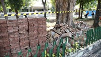 Sejumlah material yang ada di taman sudah dibongkar.  