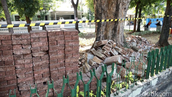 Revitalisasi Taman Gudang Peluru sudah mulai terlihat. Begini kondisi taman yang direvitalisasi.