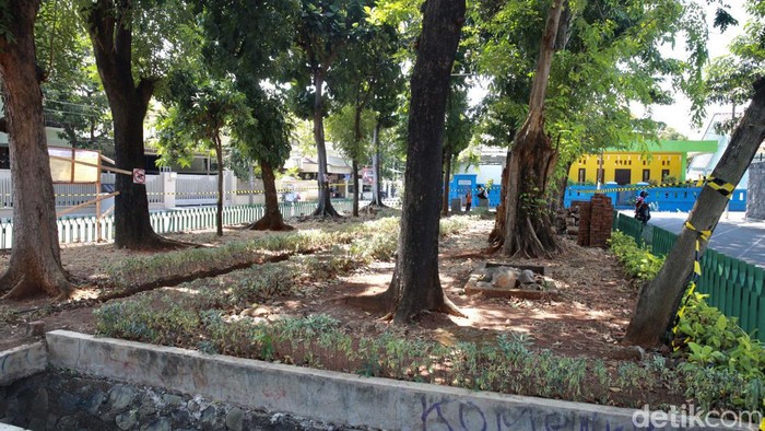 Revitalisasi Taman Gudang Peluru sudah mulai terlihat. Begini kondisi taman yang direvitalisasi.