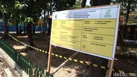 Dinas Pertamanan dan Hutan Kota (Distamhut) Provinsi DKI Jakarta mulai merevitalisasi Taman Gudang Peluru di kawasan Tebet, Jakarta Selatan, Selasa (12/9/2023).  