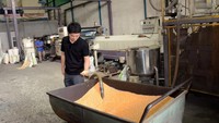 Kini produksi perusahannya telah mencapai 150-300 ton per bulan. Hadirnya produk ini membuat penggunannya dapat menghemat energi dan biaya pendinginan.