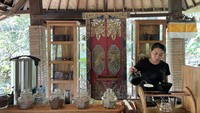 Kopi luwak menjadi menu andalan dari Bali Pulina yang wajib traveler cicipi. Kopi ini dibanderol dengan harga Rp 50 ribu. Kurang lengkap rasanya jika tak ditemani dengan makanan ringan, seperti banana fritter hingga ice cream yang dibanderol dengan harga mulai dari Rp 40 ribu hingga Rp 50 ribu.   