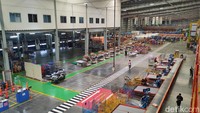 Lazada, salah satu e-commerce terbesar di Indonesia, punya gudang yang gede banget. Disampaikan oleh Adiputra Wiharja, SVP Logistics Lazada Indonesia, bahwa luasnya hampir 10 hektar.